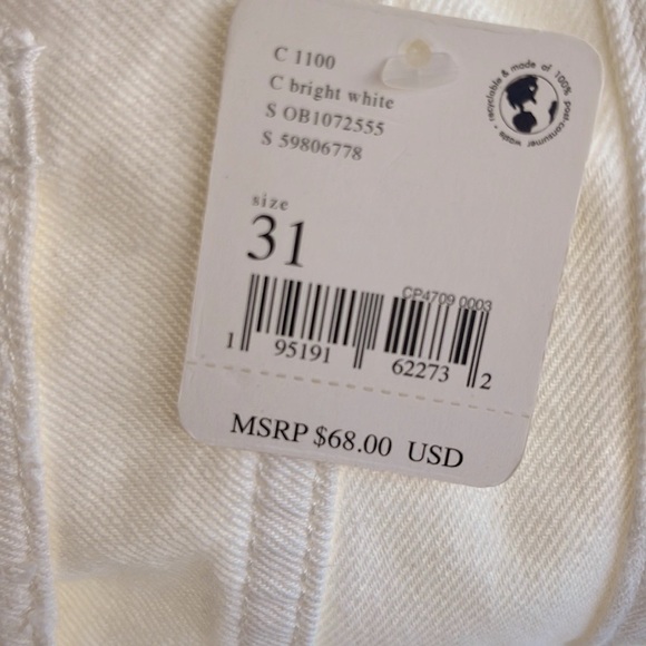 NEW FREE PEOPLE - Mid Rise distressed denim shorts Makai - Picture 4 of 6